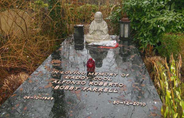 Bobby Farrell grave