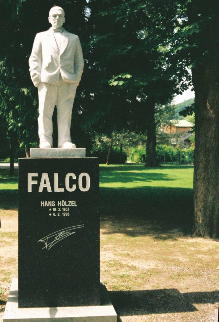 Памятник Фалько
