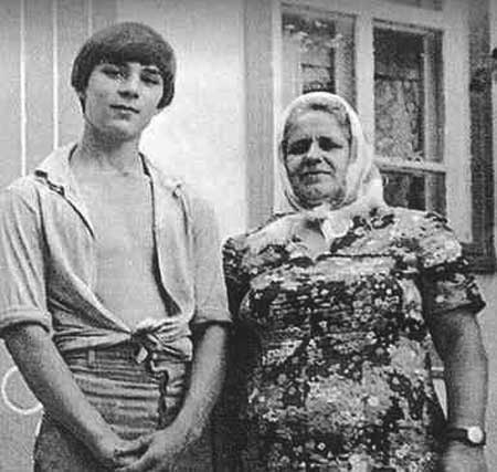 Андрей Разин с бабушкой